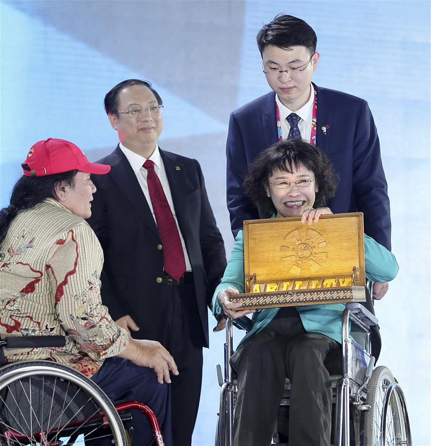 精神焕发绽放风采，胜利属于勇敢者
