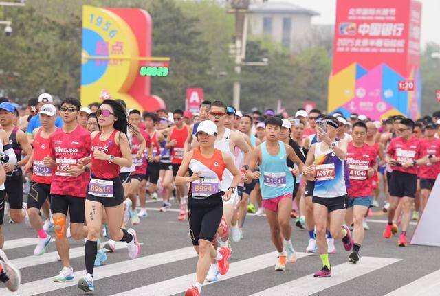 关于田径半决赛：肯尼亚选手勇夺冠军的信息