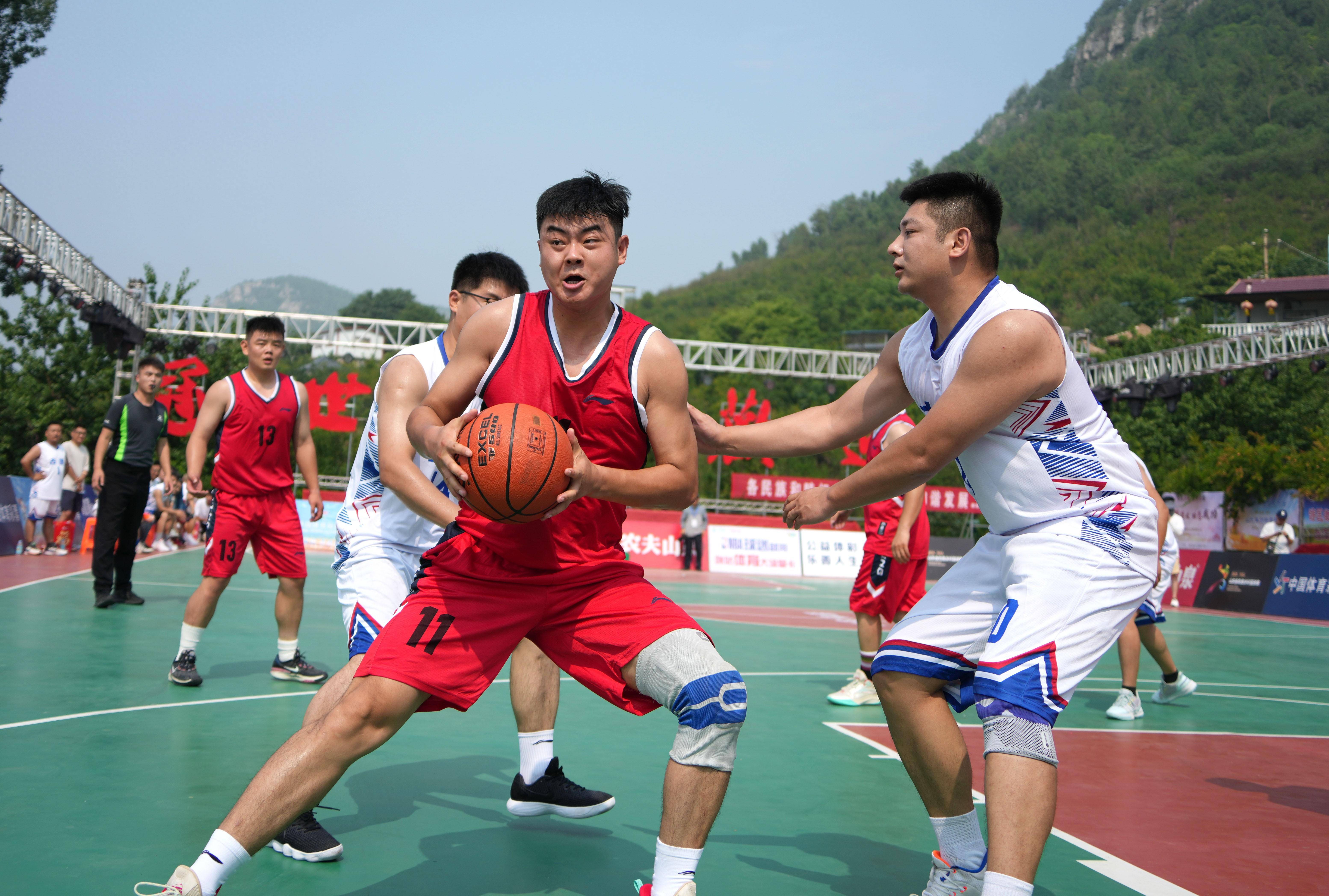 篮球赛场上的精彩瞬间不容错过
